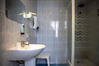 Les Ambassadeurs Logis Hotels et Restaurant - 2