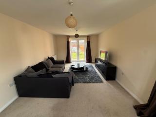 Charming Aylesbury Retreat with 4 Bedrooms - 0