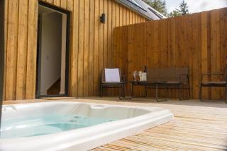 Forest Corner Luxury Apartment with Hot Tub - 0