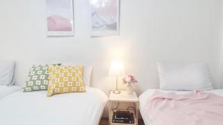 Hongdae Stay 201 # Spacious living room, four beds - 4