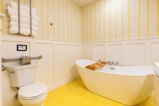 Hollyhock Suite 513 - 3