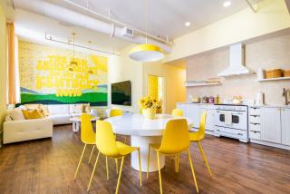 Hollyhock Suite 513 - 9