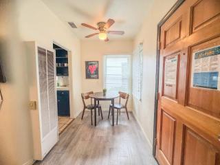 Orange Grove Cottage in Bankers Hill - 4