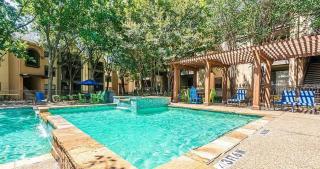 Boulevard Stays Calm 1BR King Retreat Poolside Bliss Gym & Parking - 1
