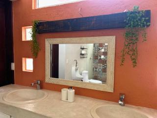 Casa Haru, Hermosa casa con alberca climatizada, jardín, asador y tombling, capacidad para 14 personas, 5 recámaras, 8 camas, 5 baños estacionamiento para 4 autos - 3