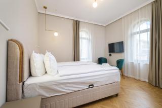 The House of Pom - 8