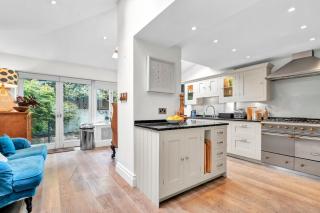Beautiful family home in Parsons Green - 3