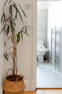 Central Edinburgh - Sleeps 2 - Modern - 2