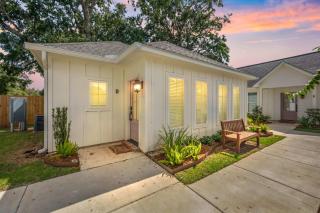 New Double Play Cottage Near Sports Complex - 0