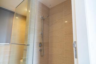 Cozy Seaview Escape 2BR 6pax bythesea bathroom - 8