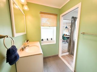 Charming B&B Mezzanine with Free Parking! - 5