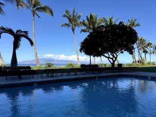 Lahaina Studio: Beachfront, Mountain View, Hot Tub - 5
