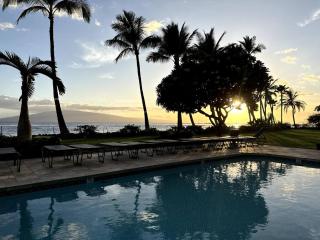 Lahaina Studio: Beachfront, Mountain View, Hot Tub - 3