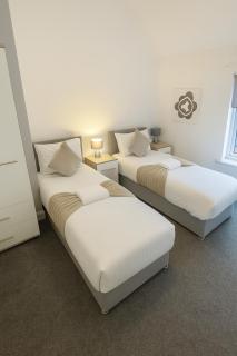 Modern 3BR Coastal Apartment Walk to Beach Sleeps 6 - 2