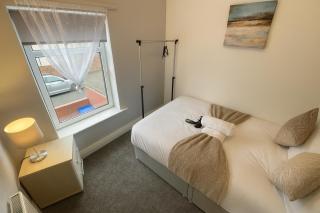 Spacious 3BR Beachside Escape -Perfect for Families & Groups - 1