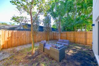 Spacious Townhouse with 2 Levels Close to Hard Rock Stadium - 3