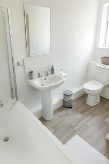 Modern 3BR Coastal Apartment Walk to Beach Sleeps 6 - 6