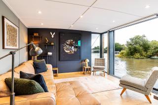 Stylish Thames Houseboat with Roof Terrace - 4