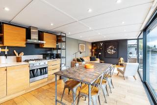 Stylish Thames Houseboat with Roof Terrace - 5