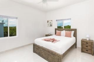 New Unique Villa Blue Top! 4 Bedroom Waterfront - 1