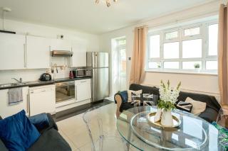 Spacious 4-Bed Flat Near Nine Elms Tube Station - 4