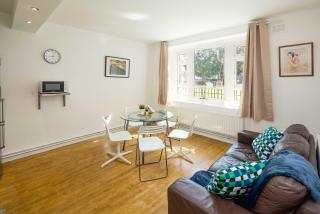 Spacious 4-Bed Home near Stockwell Tube Station - 3