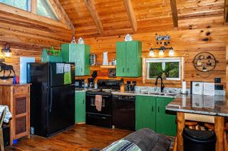 Two Bedroom Log Cabin - 9