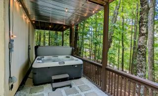 Fall Escape, Hot Tub, Fire Pit & Room for 12 - 7