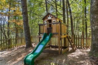 Bear Paw Retreat Theatre Hot Tub Sauna - 8