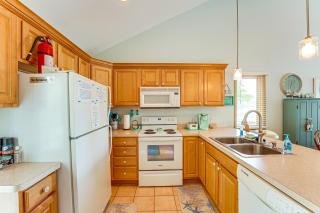 13 Mi to South Haven Lakefront Retreat with Dock! - 2