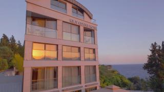 Reev Coffee Hotel - 6