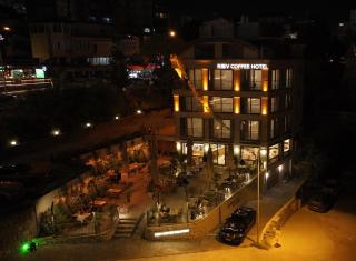 Reev Coffee Hotel - 1