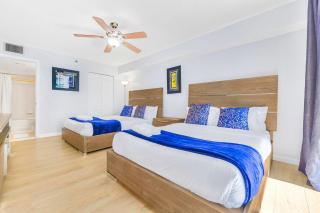 Poolside Stay in the Heart of Brickell - 9