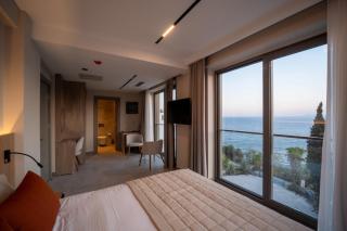 Reev Coffee Hotel - 7