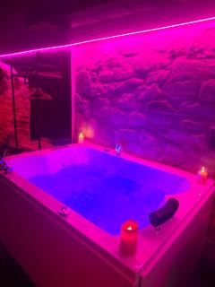 La Cachette Secrète - Maison romantique avec Balnéo et Sauna Privatif à Caen en Normandie - 7