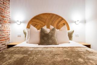 Hollyhock Suite 507 - 4