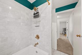 Columbus 3BR Home, 30-Night Minimum Stay, Sleeps 6 - 1