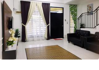 12pax Senai RestHome near Senai Airport - 0