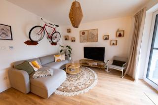 Sunny Garden Apartment - 3