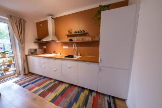 Sunny Garden Apartment - 2