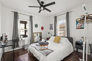 Hardy House Vintage Bungalow, Huge Yard! - 7