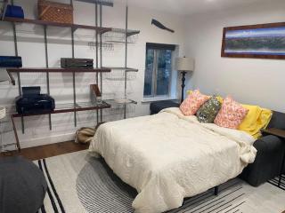 Sunny Lakeview Retreat - Private Beach Access - 9