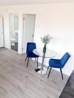 2 Bedroom Flat - 5