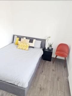 2 Bedroom Flat - 4