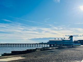 4-Bedroom House 5 mins to Beach & Parking - 0