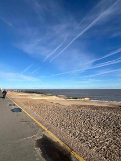4-Bedroom House 5 mins to Beach & Parking - 1