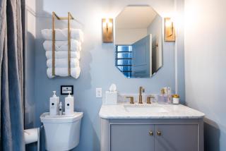 Hollyhock Suite 506 - 8