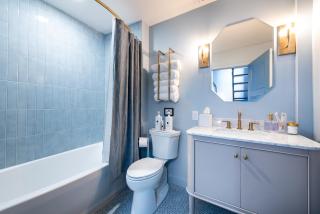 Hollyhock Suite 506 - 3