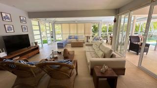 Casa Beija Flor · “Fique onde os famosos descansam” - 8