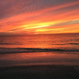 Romantic Beach Escape Steps to Sand & Sunset - 9